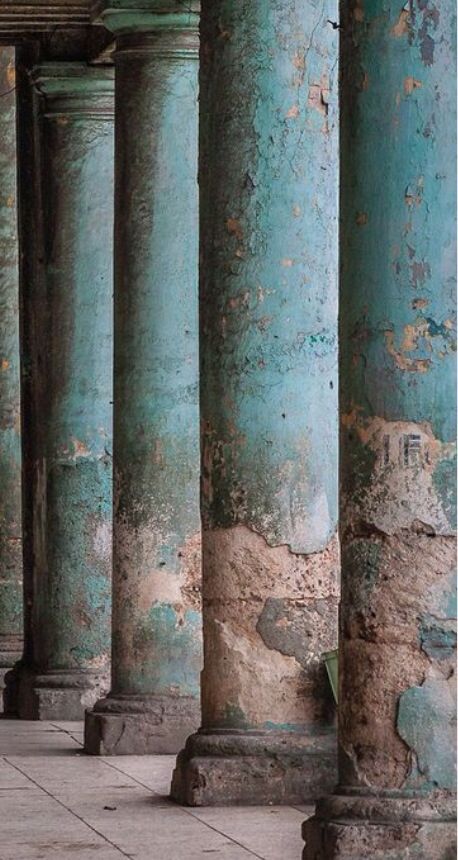 Aging turquoise pillars